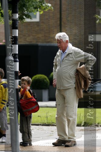 Amsterdam 2 juni 2006
Wim Kok haalt zijn2 kleinkinderen van school.
Peter Smulders bv