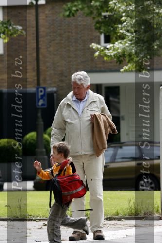 Amsterdam 2 juni 2006
Wim Kok haalt zijn2 kleinkinderen van school.
Peter Smulders bv