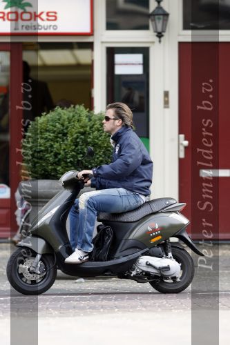 Amsterdam 17 mei 2006
Winston Gerschtanowitz op zijn vespa scooter.