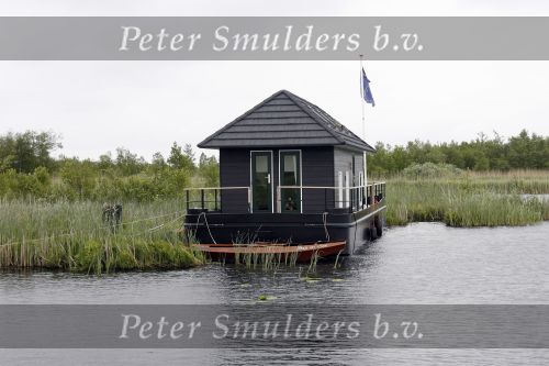 Muiderberg 31 mei 2006
Linda de Mol, Annette Malherbe Tjitske Reidinga  en Susan Visser  (Gooische vrouwen)op woonark in natuurreservaat Naardermeer tegen aanleg A6