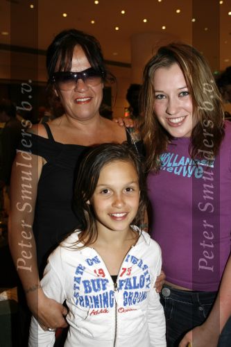 Amsterdam 14 juni 2006
Haringparty wegener en het Hilton.
 Xandra Brood met  Holly en Lola
Peter Smulders bv