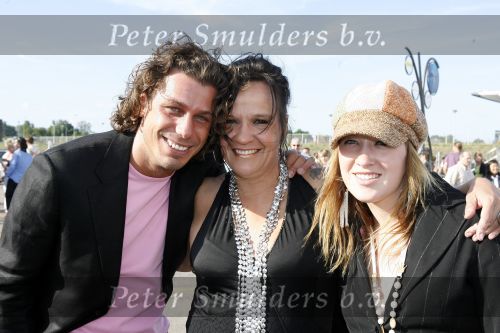 Amsterdam 14 juli 2006
Premiere Cirque du Soleil Alegria.
Xandra Brood en dochter en een vriend
Peter Smulders bv