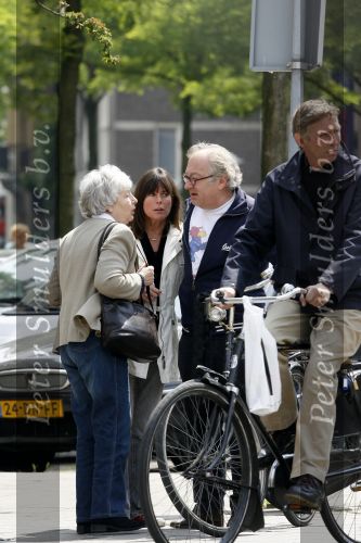 Amsterdam 7 juni 2006
Youp van t hek met zijn vrouw Debby Petter op de fiets in Amsterdam.
Peter Smulders bv