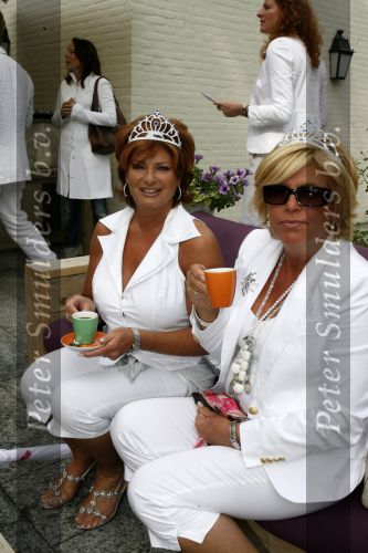 Wassenaar 19 juni 2006
Beau Monde rally met cabrio\'
Yvonne Brandsteder met kroontje
Peter Smulders bv