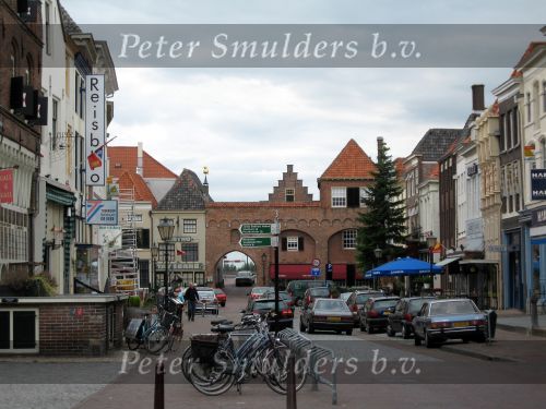 Zaltbommel, 8 Augustus 2006
 De poort van die uitkomt op de Waal
