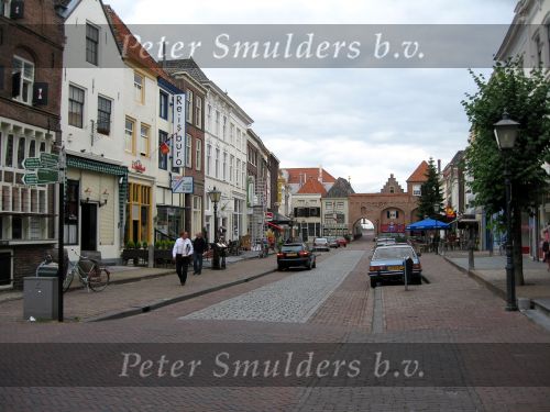 Zaltbommel, 8 Augustus 2006
 De poort van die uitkomt op de Waal