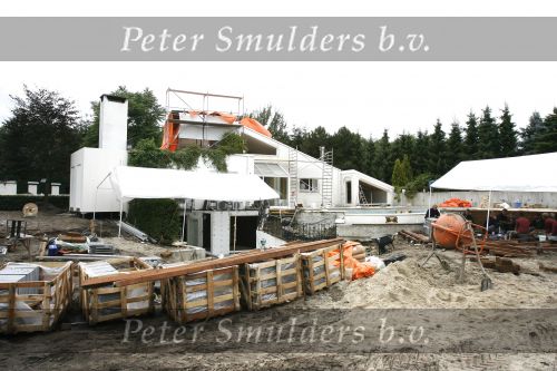 Eemnes 22 augustus 2006
Het huis van het talpa programma de gouden kooi wordt verbouwd.
Peter Smulders bv