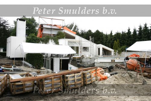 Eemnes 22 augustus 2006
Het huis van het talpa programma de gouden kooi wordt verbouwd.
Peter Smulders bv