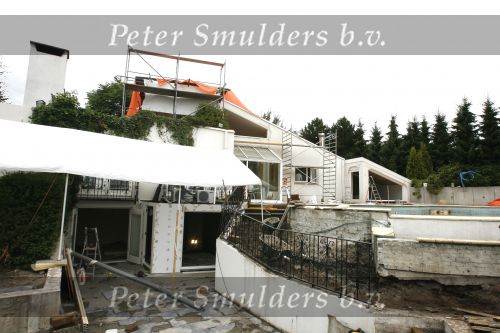 Eemnes 22 augustus 2006
Het huis van het talpa programma de gouden kooi wordt verbouwd.
Peter Smulders bv