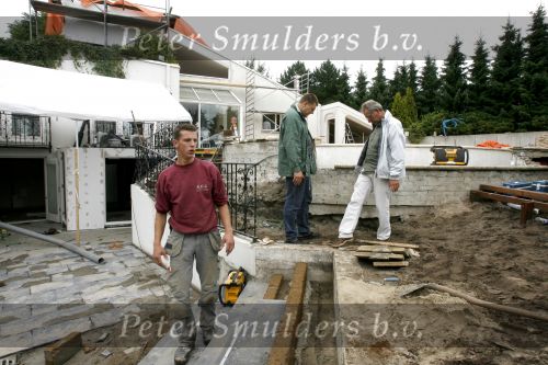 Eemnes 22 augustus 2006
Het huis van het talpa programma de gouden kooi wordt verbouwd.
Peter Smulders bv