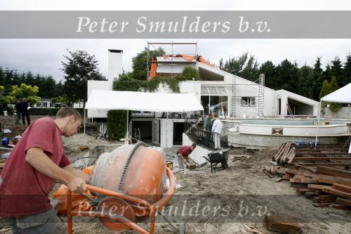 Eemnes 22 augustus 2006
Het huis van het talpa programma de gouden kooi wordt verbouwd.
Peter Smulders bv