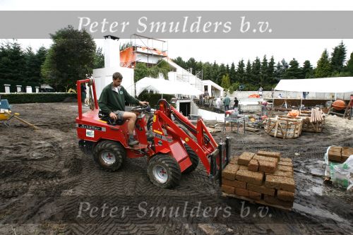 Eemnes 22 augustus 2006
Het huis van het talpa programma de gouden kooi wordt verbouwd.
Peter Smulders bv