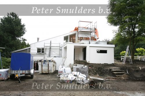 Eemnes 22 augustus 2006
Het huis van het talpa programma de gouden kooi wordt verbouwd.
Peter Smulders bv