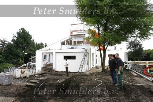 Eemnes 22 augustus 2006
Het huis van het talpa programma de gouden kooi wordt verbouwd.
Peter Smulders bv