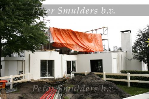 Eemnes 22 augustus 2006
Het huis van het talpa programma de gouden kooi wordt verbouwd.
Peter Smulders bv