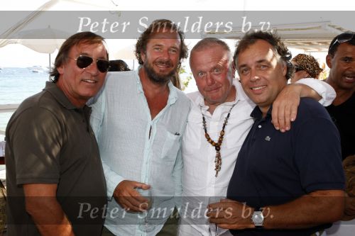 St Tropez 3 augustus 2007
Jan des Bouvrie viert zijn 65 e verjaardag bij Tropezina . Theo Diets Aad Ouborg Harry Mens en Herman Heinsbroek
