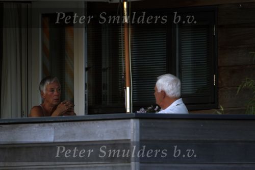 Loenen aan de Vecht 5 augustus 2007
Aad v d Heuvel met zijn vrouw op zijn woonboot aan de Vecht.