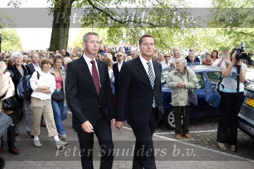 Amsterdam 23 augustus  2007
Begrafenis Jos Brink in Carre de Duif en de Oosterbegraafplaats. Albert Verlinde met zijn vriend Onno Hoes