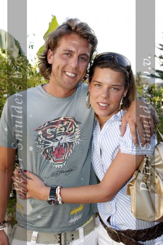 El Rosario 1 augustus 2007
Het nieuwe huis van Gaston Starreveld en zijn vriendin Marisa. Het huis wordt helemaal verbouwd en opgeknapt. dochter Amanda met vriend Robin