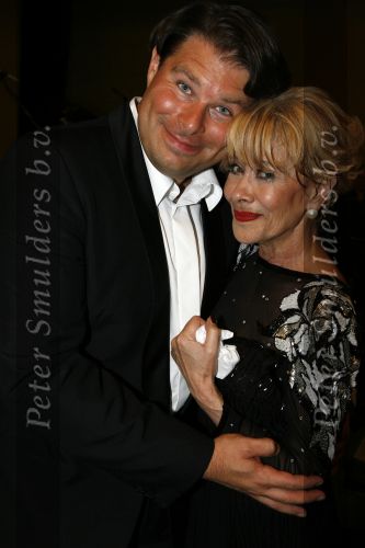 Den Haag 23 juni 2007
Optreden van Anneke Gronloh in het koninklijk theater van Den Haag vanwege haar 65e verjaardag. Op deze dag is ook haar zus Tjula overleden. Anneke met manager