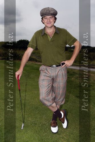 Zandvoort 18 augustus 2007
Beau v Erven Dorens met korte broek en pet golfend  tijdens Charity challenge tijdens KLM open.