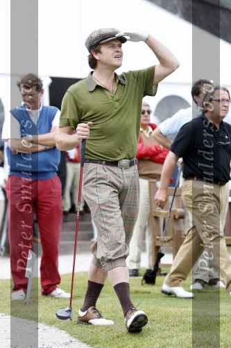 Zandvoort 18 augustus 2007
Beau v Erven Dorens met korte broek en pet golfend  tijdens Charity challenge tijdens KLM open.
