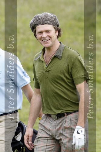 Zandvoort 18 augustus 2007
Beau v Erven Dorens met korte broek en pet golfend  tijdens Charity challenge tijdens KLM open.
