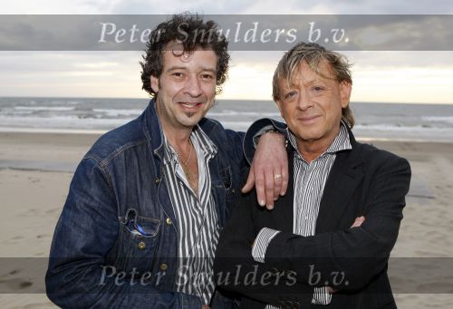 Noordwijk 15 augustus 2007
Tros zomerfeest bij hotels van Oranje . Benny Neyman met partner Hans