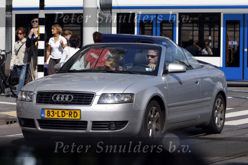 Amsterdam 22 augustus      
2007
Mariska Hulscher haar ex Bert met zijn dochters  in audi cabrio