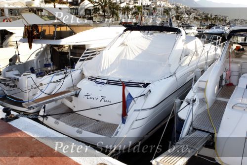 Marbella 13 augustus 2007
Rene Froger met Natasja Maxim en Didier in kever cabrio. Zijn boot ligt te koop in de haven.