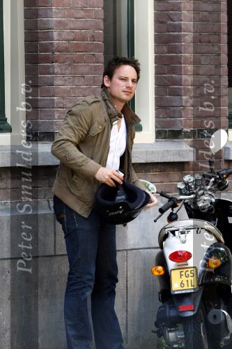Amsterdam 31 juli 2007
Cas jansen op scooter in amsterdam.