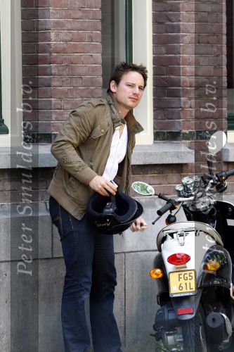 Amsterdam 31 juli 2007
Cas jansen op scooter in amsterdam.