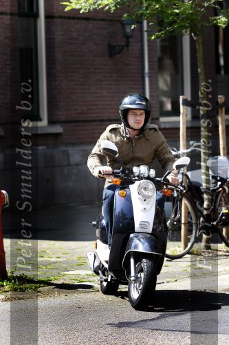 Amsterdam 31 juli 2007
Cas jansen op scooter in amsterdam.