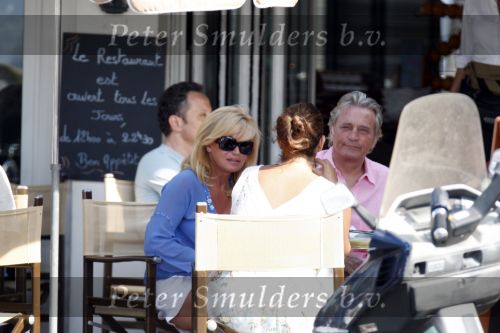 Cannes 4 augustus 2007
Connie Breukhoven met Hans Shanne en Marvin op vakantie in Cannes.
