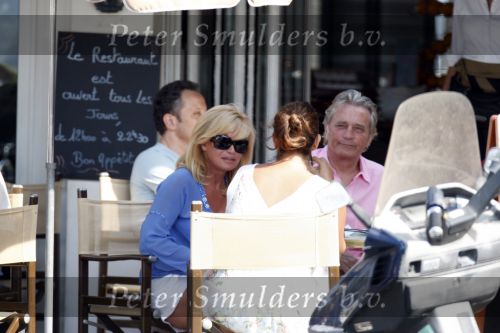 Cannes 4 augustus 2007
Connie Breukhoven met Hans Shanne en Marvin op vakantie in Cannes.
