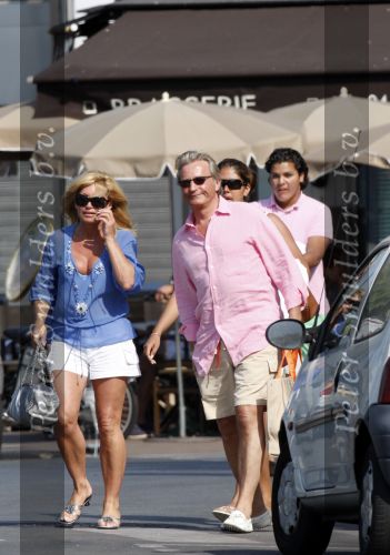 Cannes 4 augustus 2007
Connie Breukhoven met Hans Breukhoven Shanne Breukhoven en Marvin Breukhoven op vakantie in Cannes.