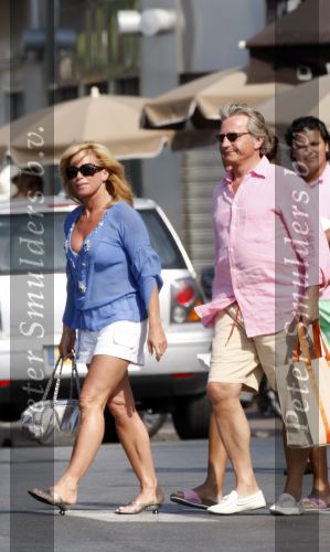Cannes 4 augustus 2007
Connie Breukhoven met Hans Breukhoven Shanne Breukhoven en Marvin Breukhoven op vakantie in Cannes.