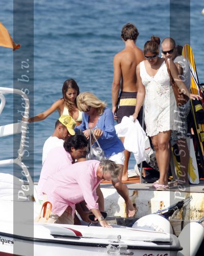Cannes 4 augustus 2007
Connie Breukhoven met Hans Breukhoven Shanne Breukhoven en Marvin Breukhoven op vakantie in Cannes.