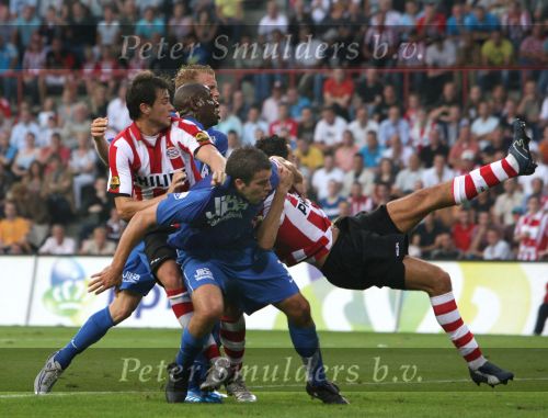 Eindhoven, 25 Augustus 2007 Eerste thuiswedstrijd Seizoen 2007/2008 PSV-NEC, eindstand 5-0
Danko Lazovic goed voor zijn eerste 2 doelpunten in dienst van PSV was moeilijk te stoppen of alleen via overtredingen
Rutger Worm, Peter Wisgerhof en Dominique Kivuvu Otman Bakkal
