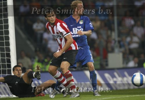 Eindhoven, 25 Augustus 2007 Eerste thuiswedstrijd Seizoen 2007/2008 PSV-NEC, eindstand 5-0
Danko Lazovic goed voor zijn eerste 2 doelpunten in dienst van PSV was moeilijk te stoppen of alleen via overtredingen
Rutger Worm en Gabor Babos