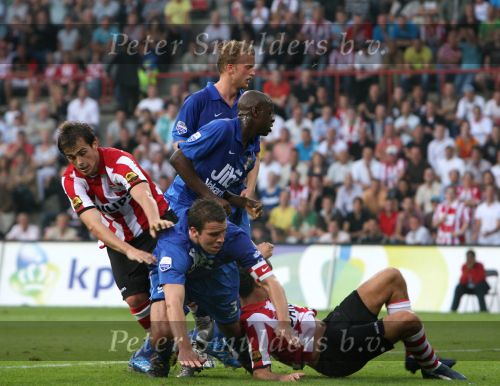 Eindhoven, 25 Augustus 2007 Eerste thuiswedstrijd Seizoen 2007/2008 PSV-NEC, eindstand 5-0
Danko Lazovic goed voor zijn eerste 2 doelpunten in dienst van PSV was moeilijk te stoppen of alleen via overtredingen
Rutger Worm, Peter Wisgerhof en Dominique Kivuvu