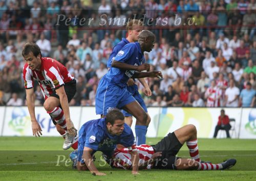 Eindhoven, 25 Augustus 2007 Eerste thuiswedstrijd Seizoen 2007/2008 PSV-NEC, eindstand 5-0
Danko Lazovic goed voor zijn eerste 2 doelpunten in dienst van PSV was moeilijk te stoppen of alleen via overtredingen
Rutger Worm, Peter Wisgerhof en Dominique Kivuvu en Otman Bakkal