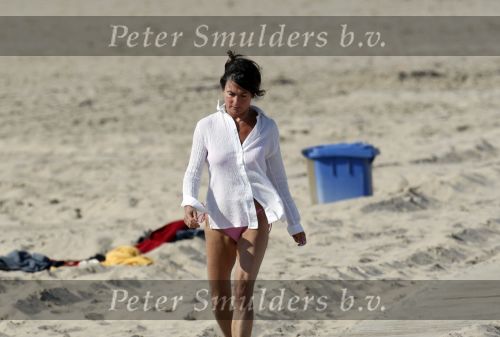 Bergen aan Zee 31 juli 2007
Youp van t Hek en zjn vrouw Debbie Petter op het strand.