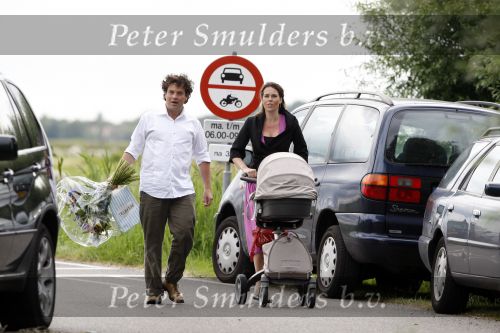 8 augustus 2007
Dirk Zeelenberg met vriendin en baby