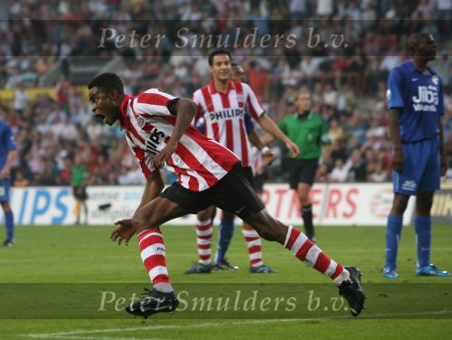 Eindhoven, 25 Augustus 2007 Eerste thuiswedstrijd Seizoen 2007/2008 PSV-NEC, eindstand 5-0
Eric Addo scoort met zijn hoofd 2-0 en is erg blij