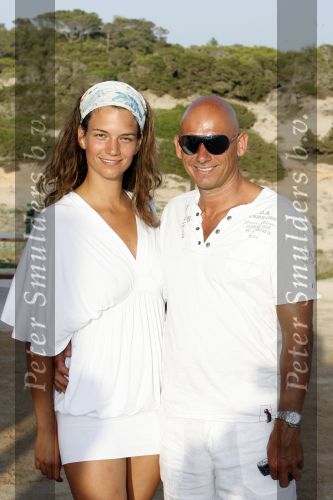 Ibiza 7 juli 2007
Yfke Sturm en haar man Imad Izemrane trouwen op het strand .Eric Schaai met vriendin