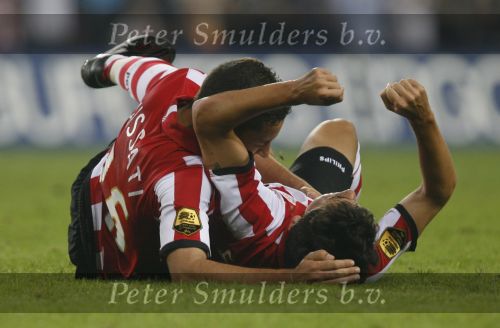 Eindhoven, 25 Augustus 2007 Eerste thuiswedstrijd Seizoen 2007/2008 PSV-NEC, eindstand 5-0
Fagner Conserva Lemos is blij en wordt geknuffeld door Ismail Aissati voor zijn eerste doepunt in dienst van PSV