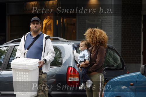 Amsterdam 30 juli 2007
Glennis Grace met vriend Moos en hun zoontje aan het wandelen.
Peter Smulders bv