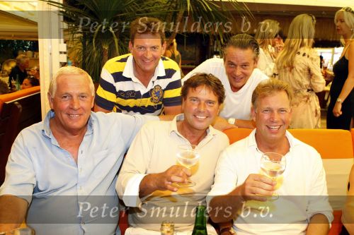 St Tropez 4 augustus 2007
Vrijgezellendag van Willibrord Frequin bij Tahiti Beach. vlnr Jan Riedstra Sjaak v Vliet Johan Westermeijer Harrie v d Moesdijk en Marcel Boekhoorn