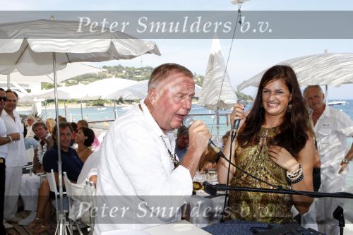 St Tropez 3 augustus 2007
Jan des Bouvrie viert zijn 65 e verjaardag bij Tropezina . Harrie Mens zingen